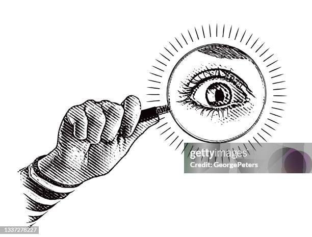 hand holding magnifying glass with large eye - 木版畫 幅插畫檔、美工圖案、卡通及圖標