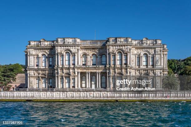 the beylerbeyi palace in uskudar district of istanbul, turkey - 王宮 ストックフォトと画像