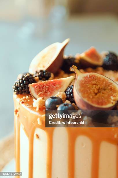 caramel cake - gateaux stock pictures, royalty-free photos & images