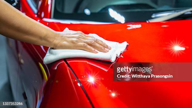 car washing - car wash photos et images de collection