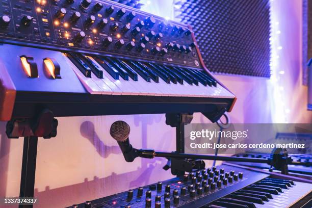 electronic piano keyboard audio interface recording studio, blur background - sintetizador imagens e fotografias de stock