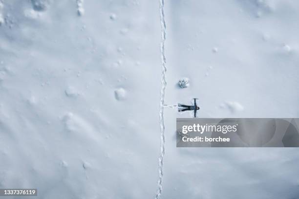 winterfreiheit - spur stock-fotos und bilder