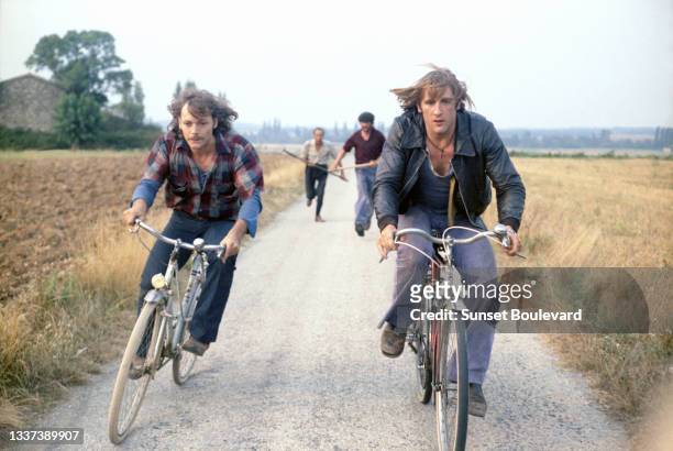 Gerard Depardieu et Patrick Dewaere sur le tournage du film "Les Valseuses" dirigé par Bertrand Blier.