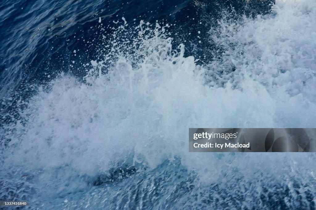 Surging wave