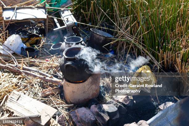 uros islands, lake titicaca, peruvian culture & cooking - peruanische kultur stock-fotos und bilder