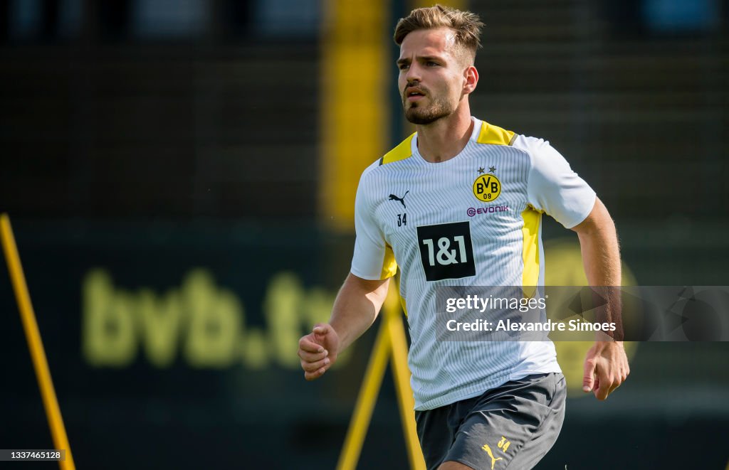 Borussia Dortmund Unveils New Signing Marin Pongracic