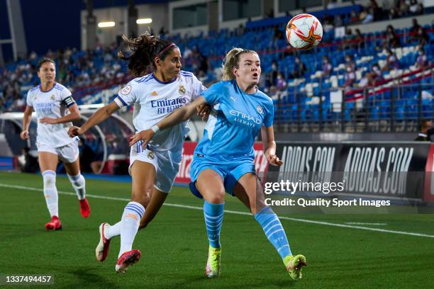 Kenti Robles of Real Madrid battles for the ball with Janine Beckie of Manchester City during the Women's Champions League match between Real Madrid...