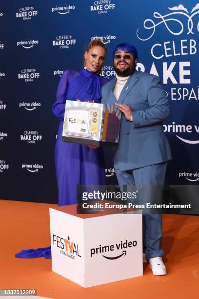Paula Vazquez and Brays Efe pose during the presentation of 'Celebrity Bake Off Spain' at FesTVal on August 31, 2021 in Vitoria, Spain.