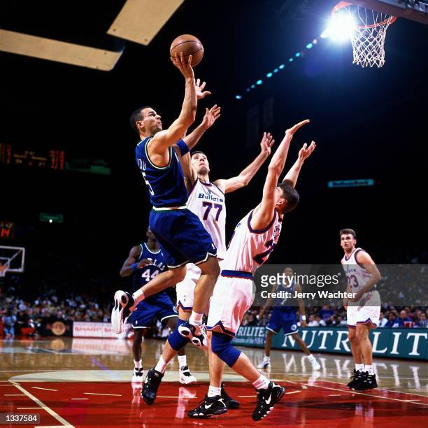 Jason Kidd of the Dallas Mavericks drives to the basket against the Washington Bullets in 1996 during the NBA game in Washington, D.C. NOTE TO USER:...