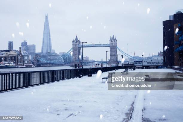 london city in winter snow - london winter stock pictures, royalty-free photos & images