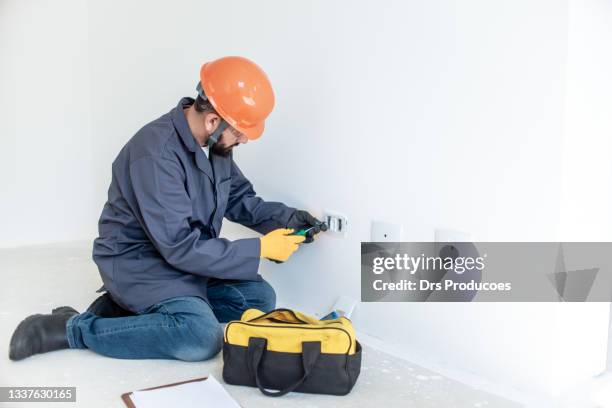 Guy Using Multimeter 1,488 Electricity Multimeter Stock Photos, High-Res Pictures, and ...