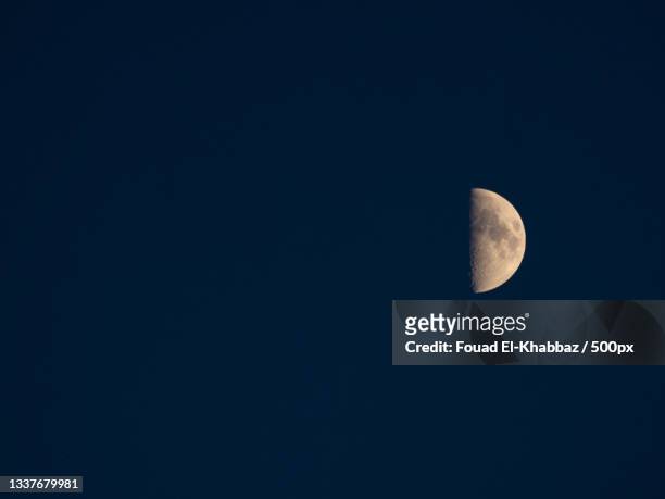 low angle view of moon against clear sky at night,montreal,canada - fouad el khabbaz - fotografias e filmes do acervo