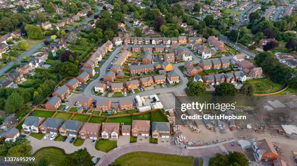 aerial view of new build housing construction site in england, uk - modern housing development uk stock pictures, royalty-free photos & images