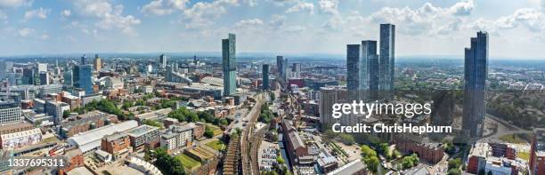 aerial view of deansgate, manchester skyline, england, uk - manchester en omgeving stockfoto's en -beelden