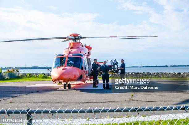 emergency ambulance helicopter - hospital helicopter stock pictures, royalty-free photos & images