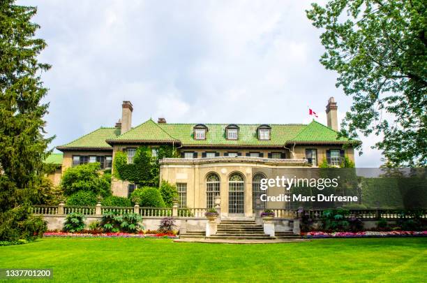 rear view of parkwood estate mansion - oshawa 個照片及圖片檔