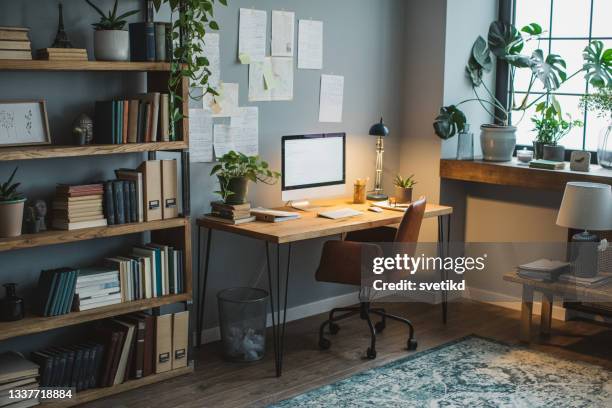 oficina moderna en casa - espacio confortable fotografías e imágenes de stock