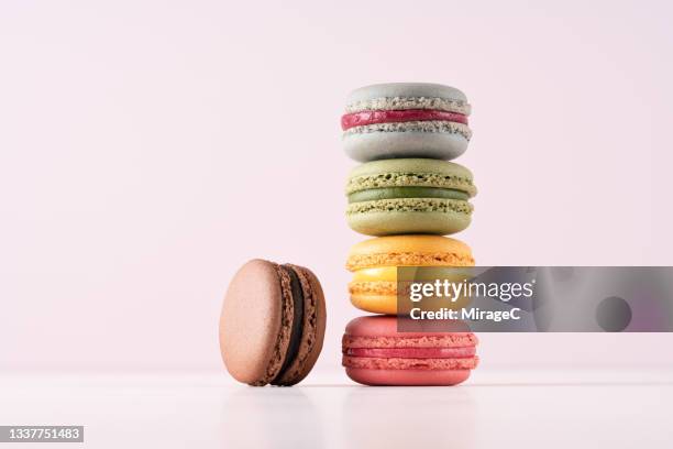 colorful macaroons stack against pink - biskvi bildbanksfoton och bilder