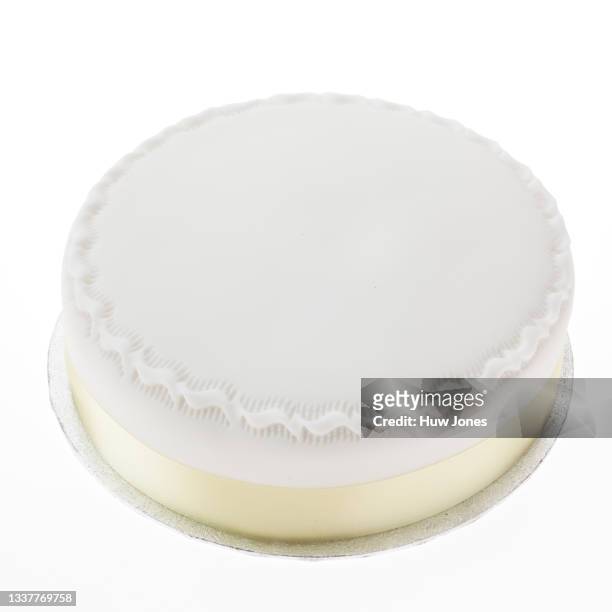 iced birthday cake, blank without a message, isolated on a white background - gateaux foto e immagini stock