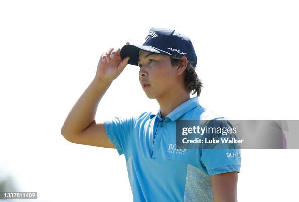 Min Woo Lee of Australia acknowledges the crowd on the ninth hole during Day One of The Italian Open at Marco Simone Golf Club on September 02, 2021...