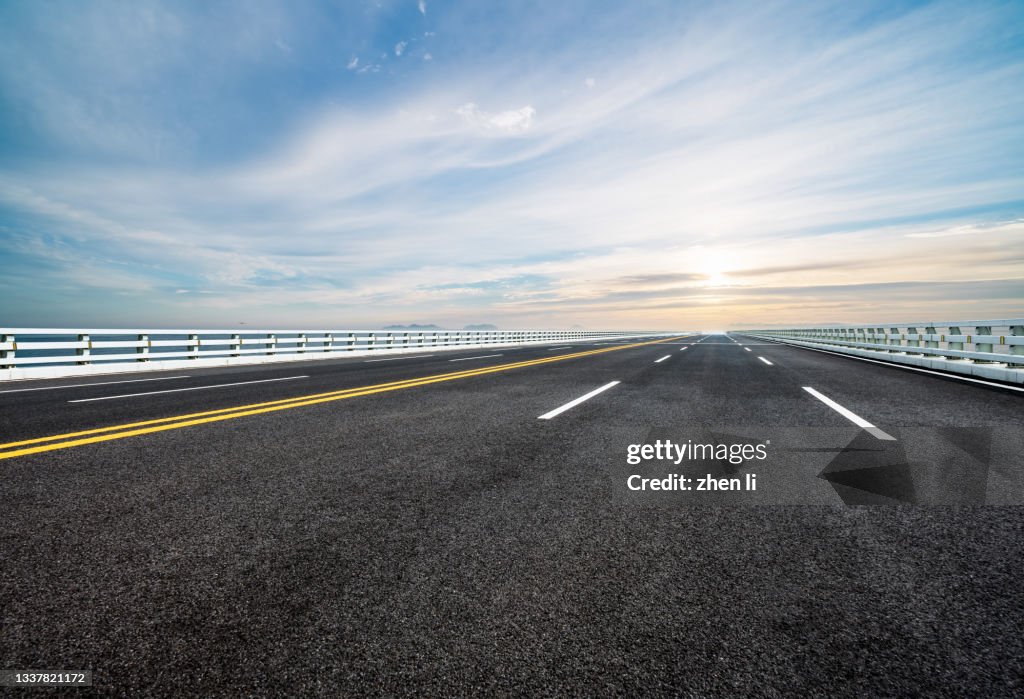 Sea crossing bridge