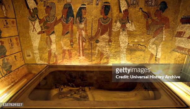 Burial chamber in tomb of Tutankhamen, near Luxor, Egypt. Howard Carter was the British archaeologist who discovered the intact tomb of the 18th...