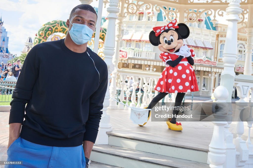Celebrity Visits Disneyland Paris