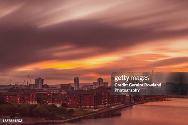 arty cardiff, capital of wales - cardiff bay stock-fotos und bilder