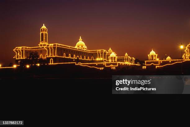 Rashtrapati Bhavan at night.
