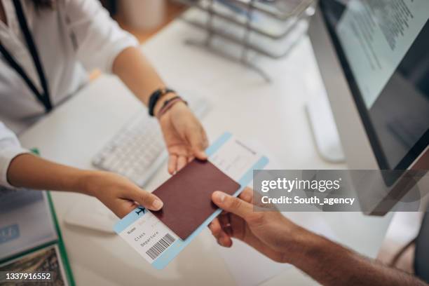 man going on summer vacation - travel agency stock pictures, royalty-free photos & images