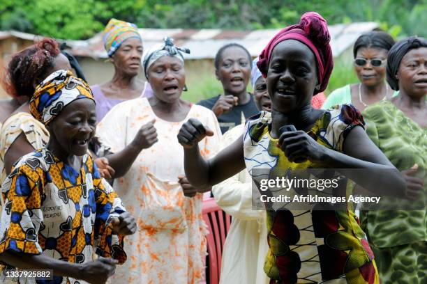 Gabonese women celebrating in a village in Iboundji , May 07, 2014. Des femmes gabonaises en fete dans un village d'Iboundji , le 07 Mai 2014..