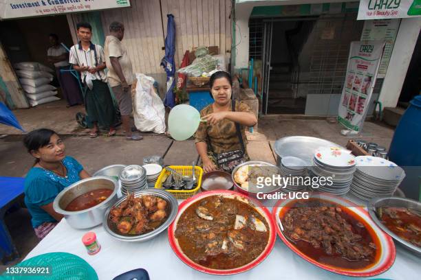 Ambulant restaurant, market in Kon Zay Tan street, Sule Pagoda area, city center, Yangon, Myanmar, Asia.