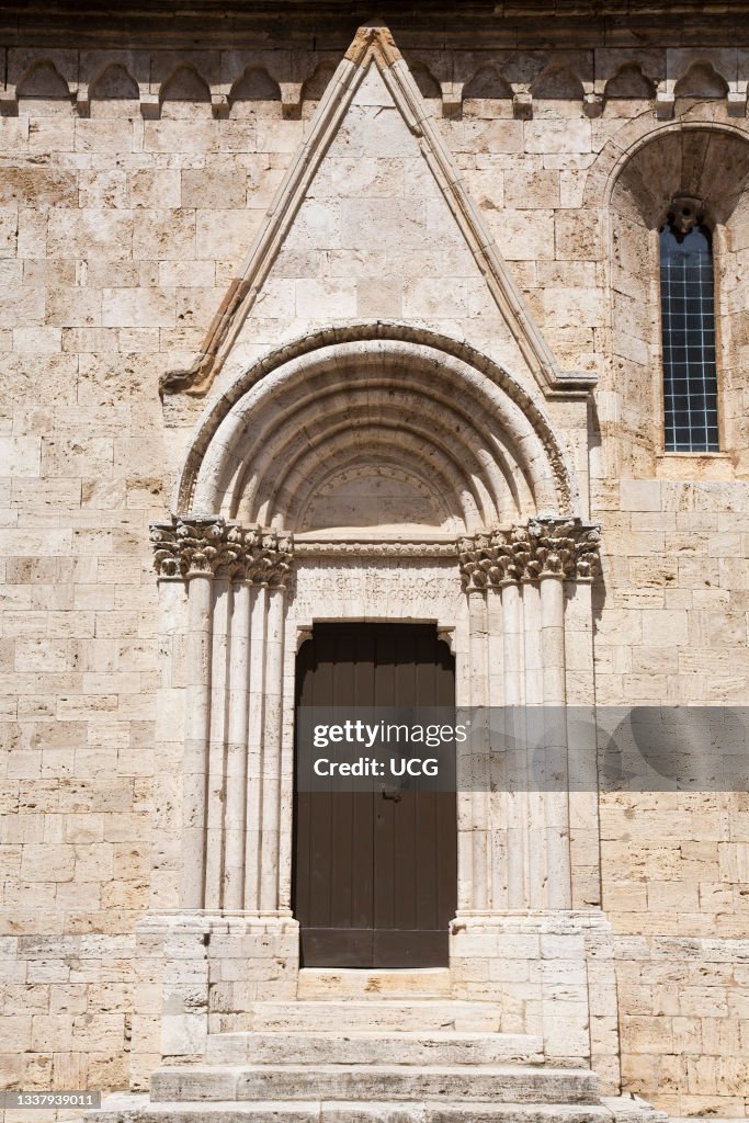 Small lateral portal,Collegiata or Pieve di Osenna, San Quirico d' Orcia, Tuscany, Italy, Europe
