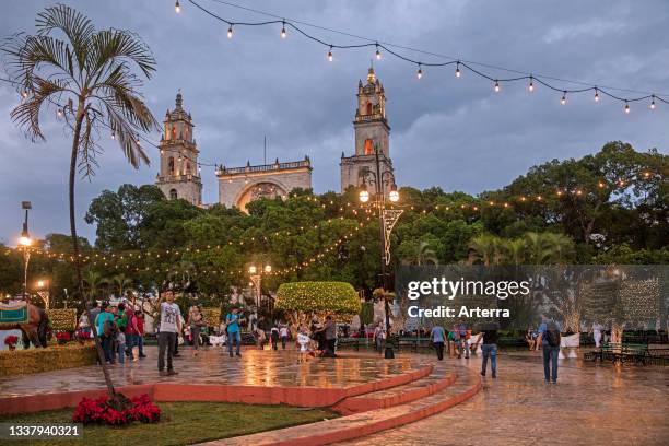Tourists at the Plaza Mayor and 16th century Catedral de Yucat‡n. Cathedral of Merida dedicated to San Ildefonso in the city Merida, Yucat‡n, Mexico.