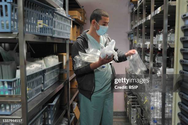 Medical intensive care unit at Jacques Cartier Hospital in Massy. Infimrier in the department pharmacy to stock up on Furosemide, Heparin,...