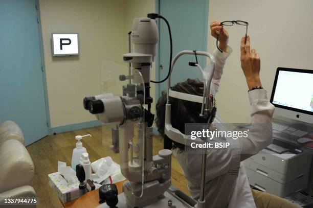 Ct Scan Patient With Mask Photos and Premium High Res Pictures - Getty ...