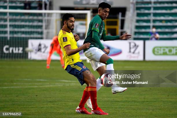 Ramiro Vaca of Bolivia fights for the ball with Andrés Andrade of Colombia during a match between Bolivia and Colombia as part of South American...