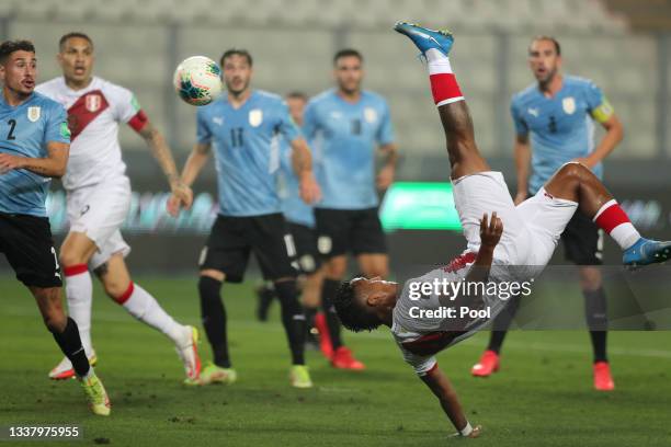 Renato Tapia of Perú scores the first goal of his team during a match between Peru and Uruguay as part of South American Qualifiers for Qatar 2022 at...