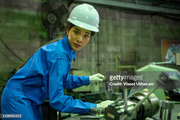factory worker working and supervising production at small industrial plant. - workers compensation - fotografias e filmes do acervo