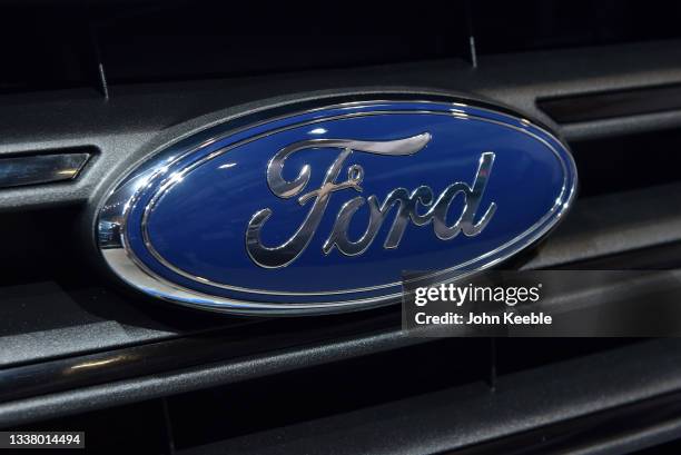 Ford Badge Photos and Premium High Res Pictures - Getty Images