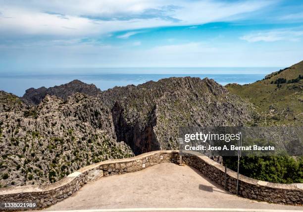 landscape with a viewpoint in the sierra de tramuntana on the island of mallorca. - uitkijktoren stockfoto's en -beelden