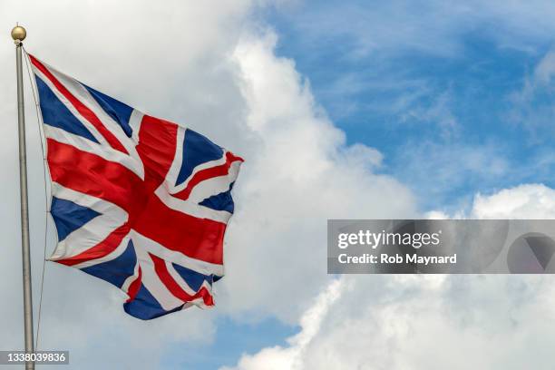 the union jack and clouds - british flag fotografías e imágenes de stock