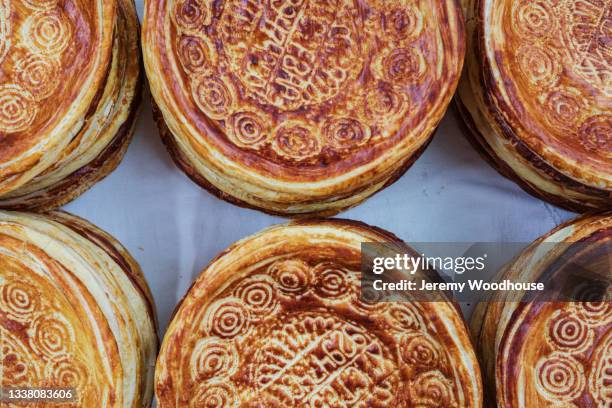 traditional tajik bread - tadjik photos et images de collection