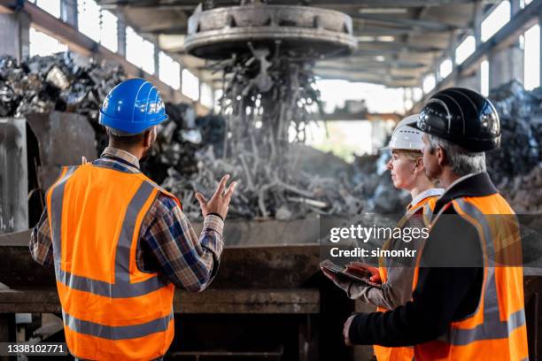 Scrap Shop Worker 826 Scrap Yard Worker Stock Photos, High-Res Pictures, and Images ...