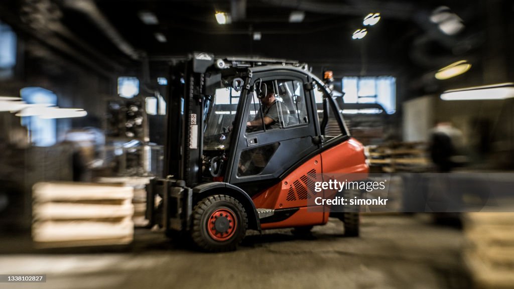 Manueller Stapler fahren