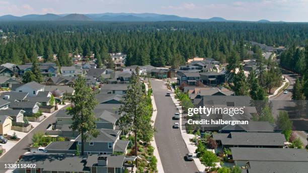 newly built suburban homes in bend, or - aerial - oregon imagens e fotografias de stock