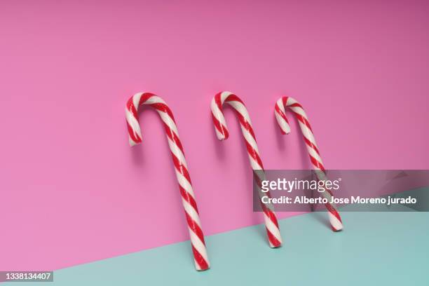 candy cane still life. christmas - lolly stockfoto's en -beelden