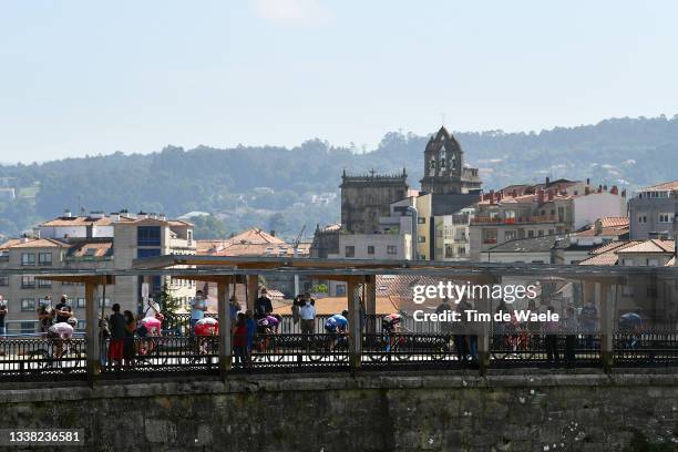 General view of the peloton passing through Pontevedra city during the 76th Tour of Spain 2021, Stage 20 a 202,2km km stage from Sanxenxo to Mos....