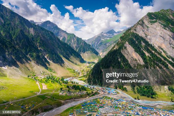 baltal landscape and camping ground along sind river from zoji la pass in srinagar - leh road in jammu and kashmir, india - ジャム・カシミール州 ストックフォトと画像