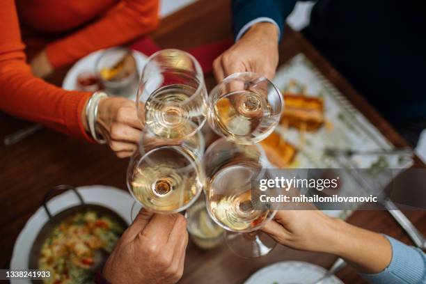 food, wine, fun - happy hour stockfoto's en -beelden